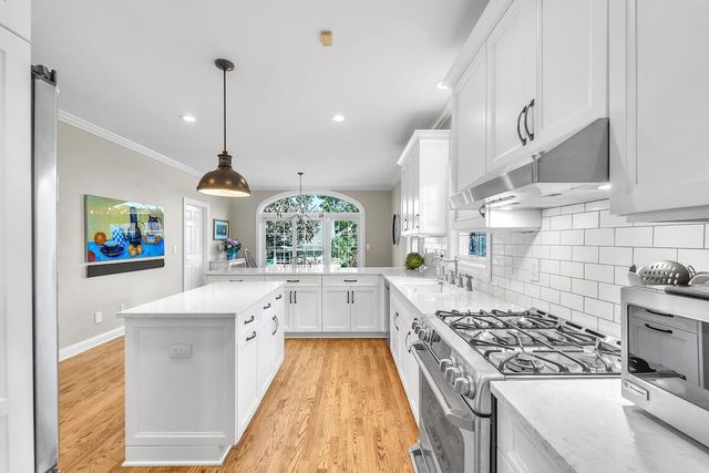 8328 W Wisconsin AVENUE, Wauwatosa, WI 53213