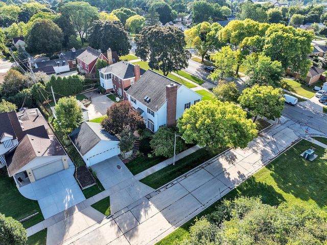 8328 W Wisconsin AVENUE, Wauwatosa, WI 53213