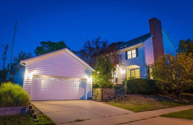 8328 W Wisconsin AVENUE, Wauwatosa, WI 53213