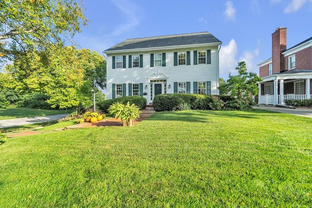 8328 W Wisconsin AVENUE, Wauwatosa, WI 53213