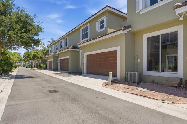10581 NW 56th Place, Coral Springs, FL 33076
