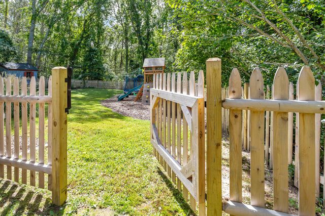 11 Warwick Way, Mashpee, MA 02649