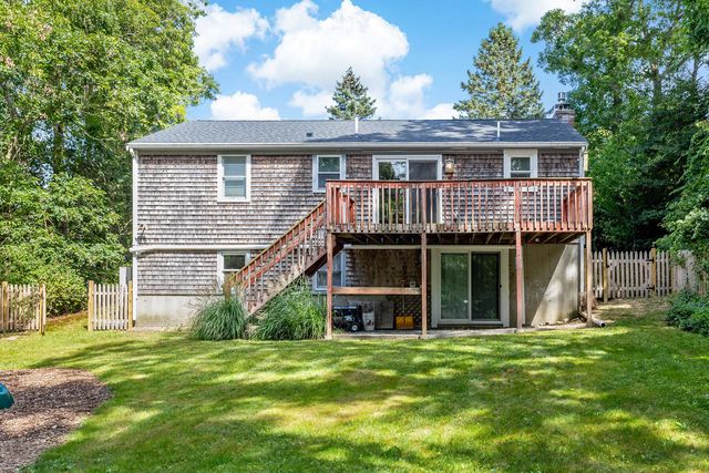 11 Warwick Way, Mashpee, MA 02649