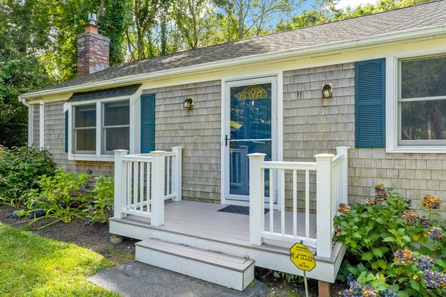11 Warwick Way, Mashpee, MA 02649