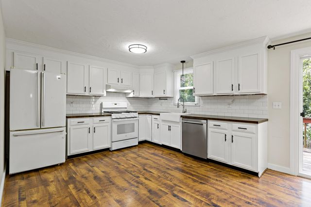 11 Warwick Way, Mashpee, MA 02649