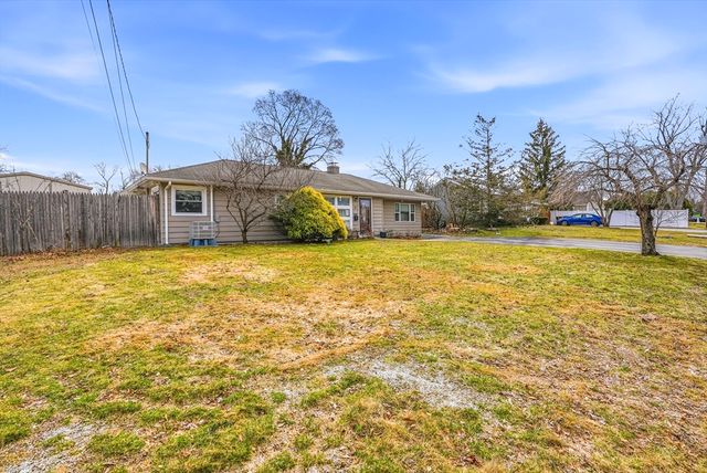 46 Brookfield Cir, Framingham, MA 01701