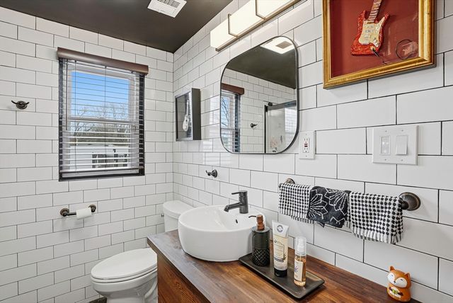 46 Brookfield Cir, Framingham, MA 01701