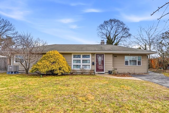 46 Brookfield Cir, Framingham, MA 01701