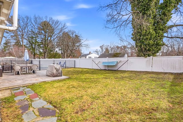 46 Brookfield Cir, Framingham, MA 01701