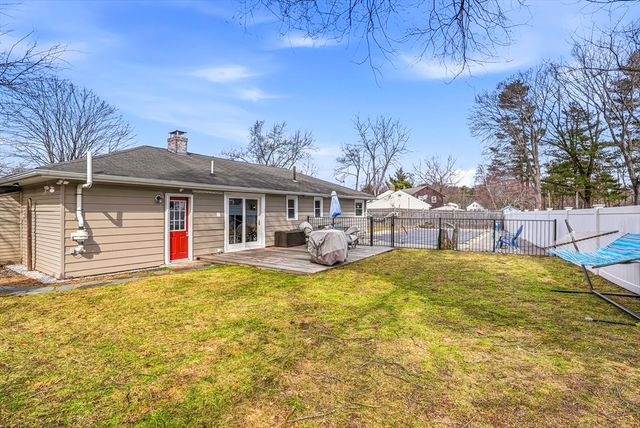 46 Brookfield Cir, Framingham, MA 01701