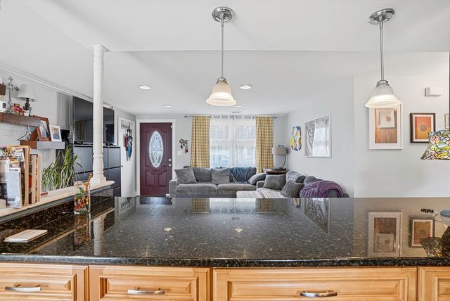 46 Brookfield Cir, Framingham, MA 01701