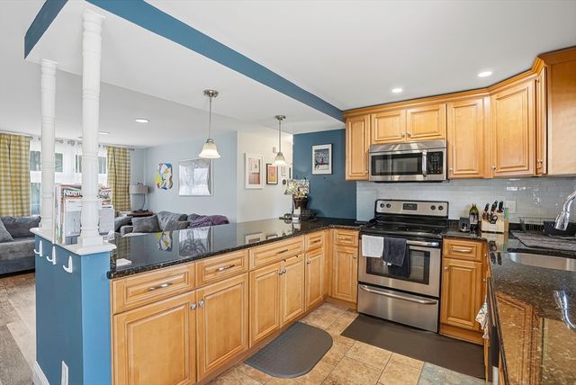 46 Brookfield Cir, Framingham, MA 01701