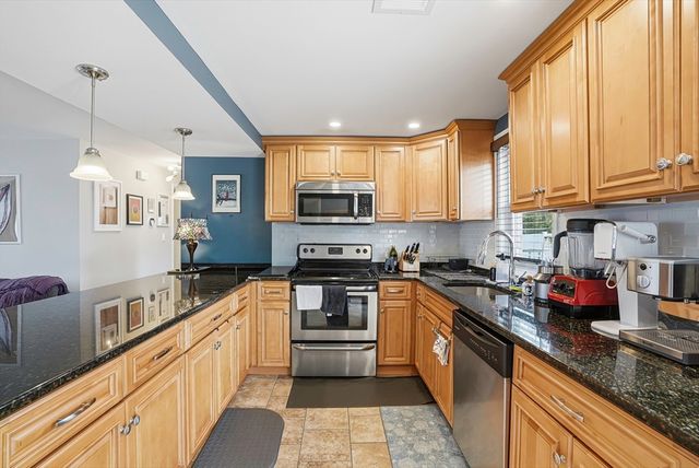 46 Brookfield Cir, Framingham, MA 01701