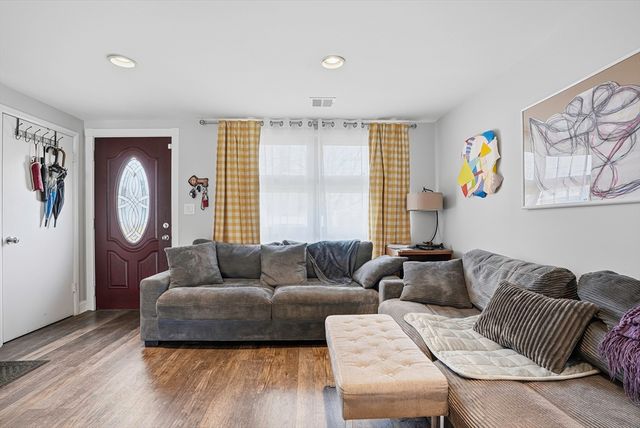 46 Brookfield Cir, Framingham, MA 01701