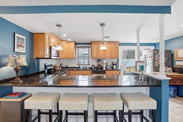 46 Brookfield Cir, Framingham, MA 01701