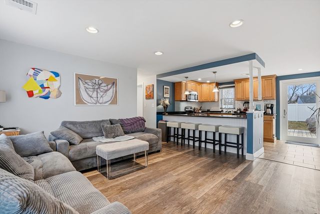 46 Brookfield Cir, Framingham, MA 01701