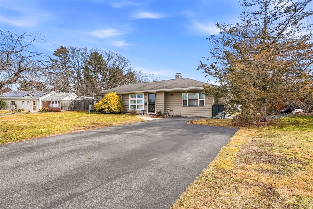 46 Brookfield Cir, Framingham, MA 01701