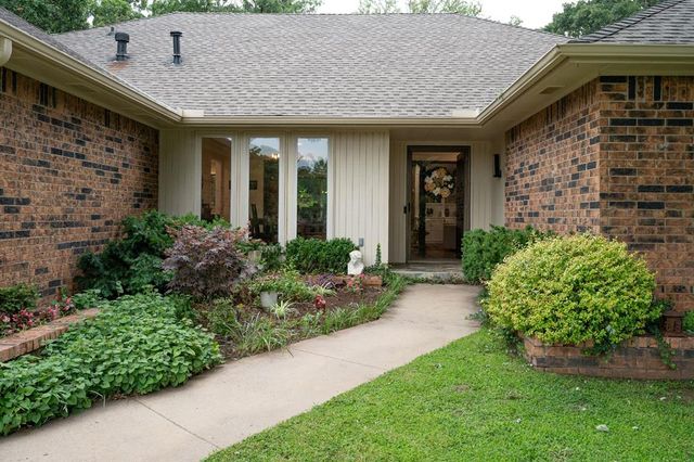 809 Sandhurst Drive, Edmond, OK 73034