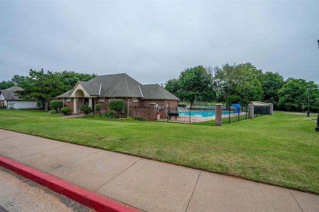 809 Sandhurst Drive, Edmond, OK 73034