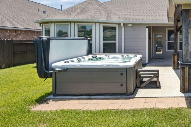 24622 Emerald Pool Falls Drive, Tomball, TX 77375