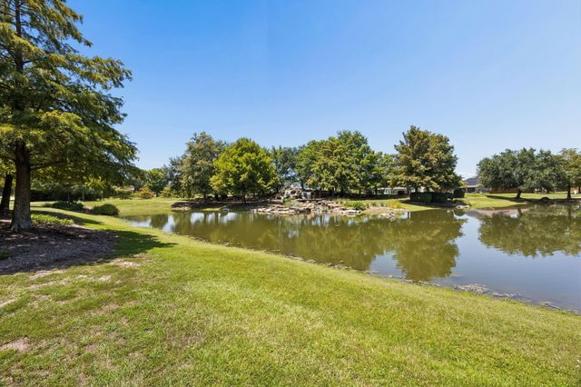 24622 Emerald Pool Falls Drive, Tomball, TX 77375