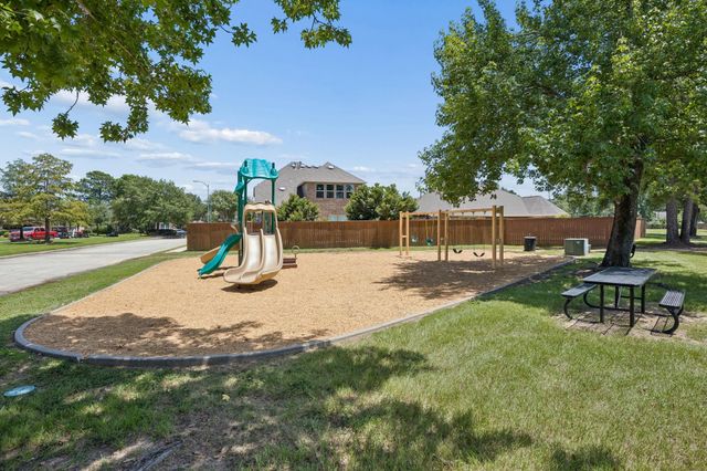 24622 Emerald Pool Falls Drive, Tomball, TX 77375