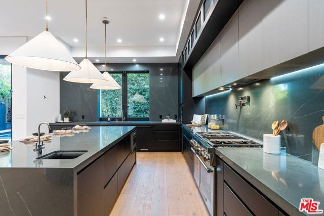 833 N Spaulding Avenue, Los Angeles, CA 90046