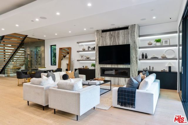 833 N Spaulding Avenue, Los Angeles, CA 90046