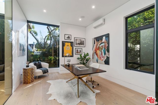 833 N Spaulding Avenue, Los Angeles, CA 90046