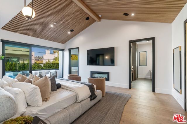 833 N Spaulding Avenue, Los Angeles, CA 90046