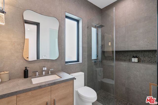 833 N Spaulding Avenue, Los Angeles, CA 90046