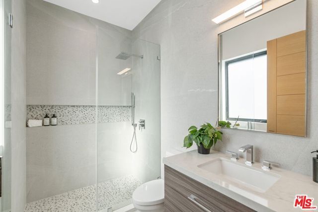 833 N Spaulding Avenue, Los Angeles, CA 90046
