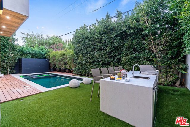 833 N Spaulding Avenue, Los Angeles, CA 90046