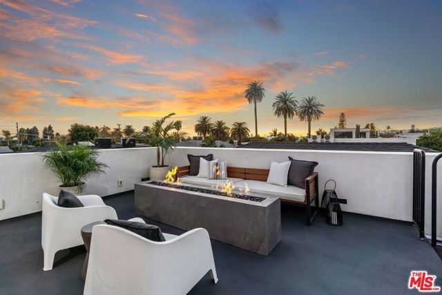 833 N Spaulding Avenue, Los Angeles, CA 90046