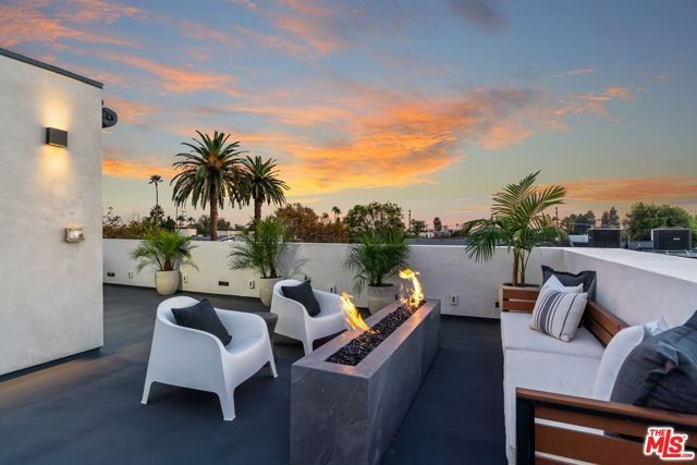 833 N Spaulding Avenue, Los Angeles, CA 90046