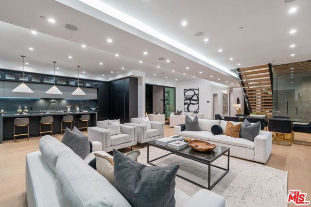833 N Spaulding Avenue, Los Angeles, CA 90046
