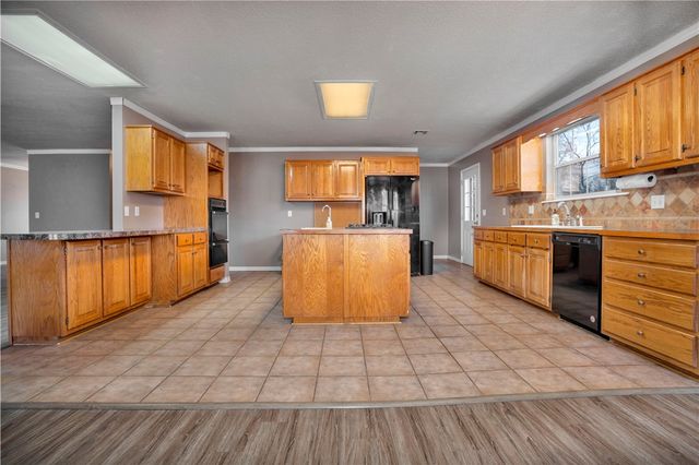 107 Ozark Street, Prairie Grove, AR 72753