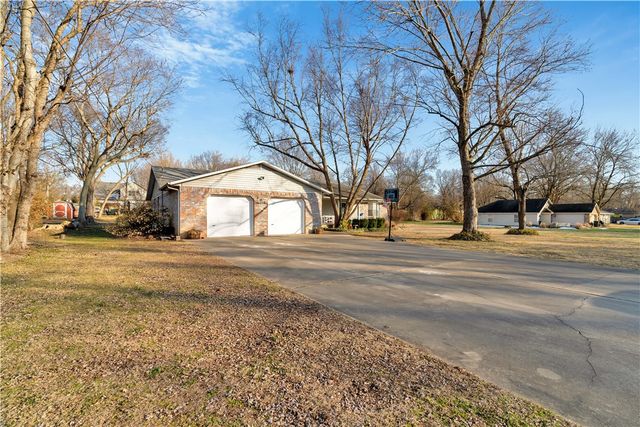 107 Ozark Street, Prairie Grove, AR 72753
