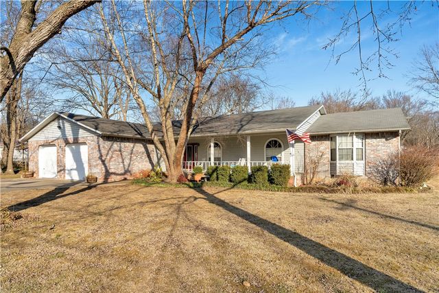 107 Ozark Street, Prairie Grove, AR 72753