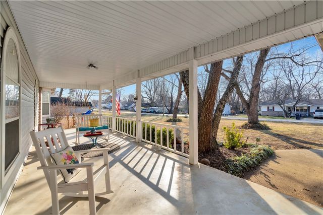 107 Ozark Street, Prairie Grove, AR 72753