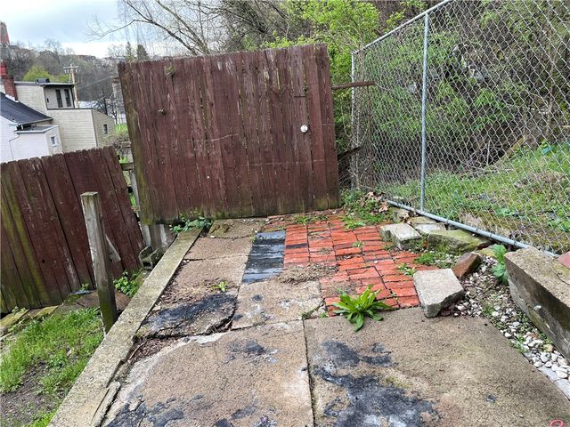 1700 Haug St, Spring Garden, PA 15212