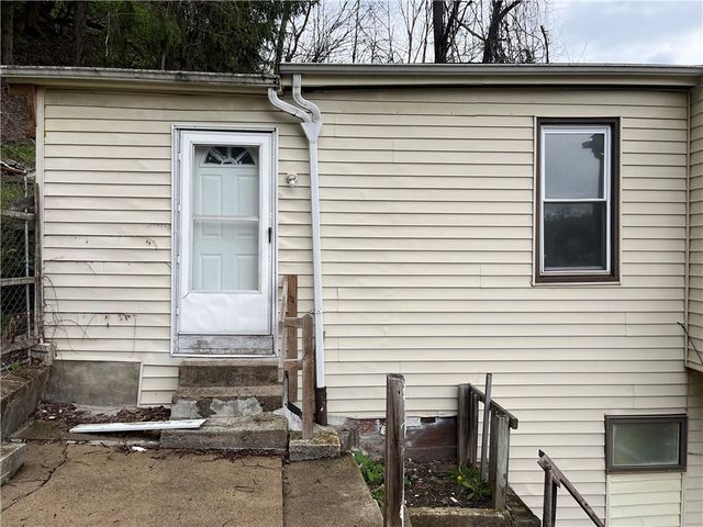 1700 Haug St, Spring Garden, PA 15212