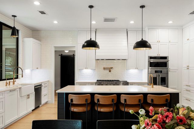 32831 RR 12, Dripping Springs, TX 78620