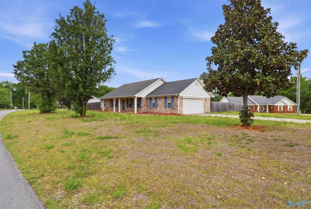 100 Flint Fork Circle, New Market, AL 35761