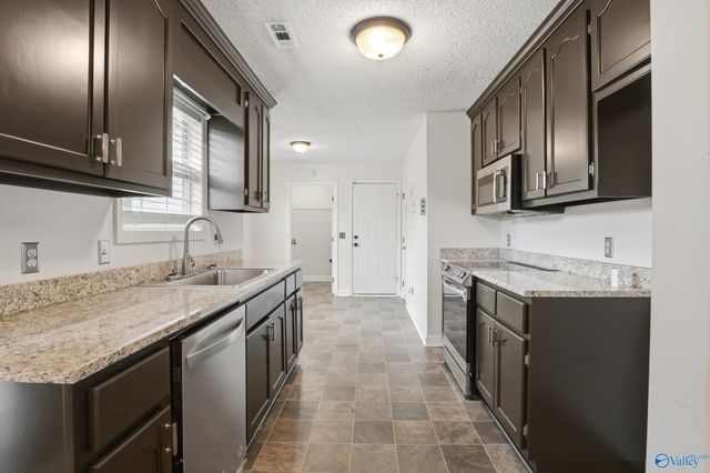 100 Flint Fork Circle, New Market, AL 35761