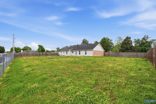 100 Flint Fork Circle, New Market, AL 35761