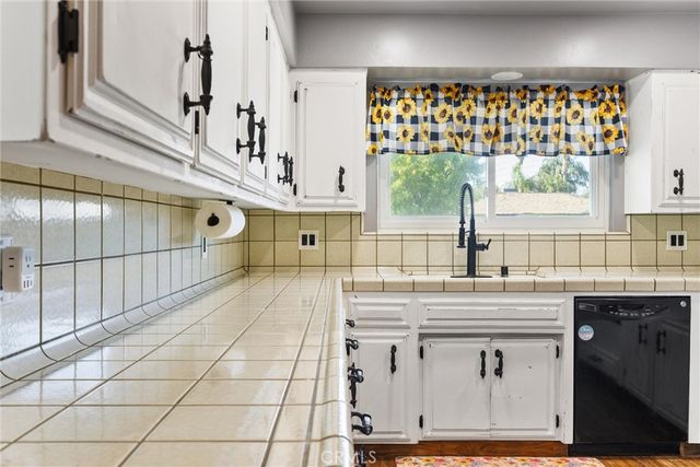 6621 Vancouver Drive, Bakersfield, CA 93309