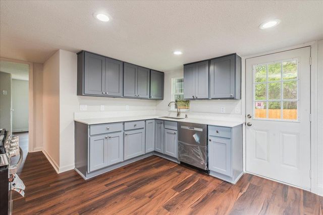 112 Gazley A & B ST, Smithville, TX 78957