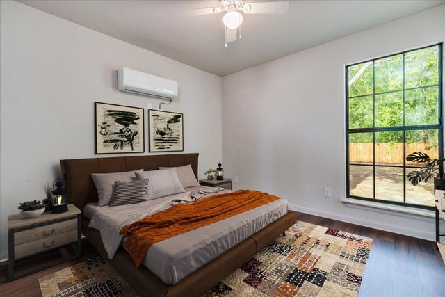 112 Gazley A & B ST, Smithville, TX 78957
