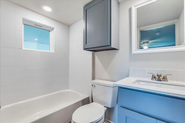 112 Gazley A & B ST, Smithville, TX 78957